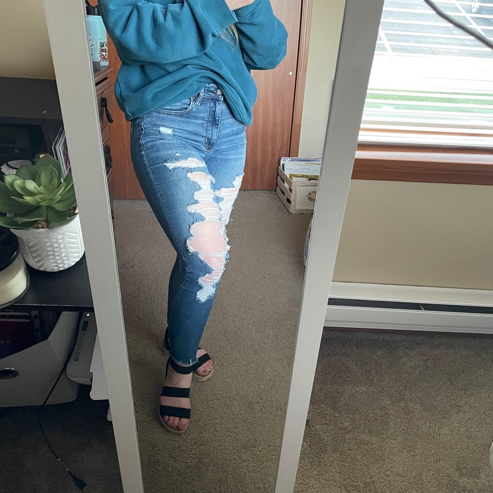 American Eagle High Waisted Ripped Jeans 6